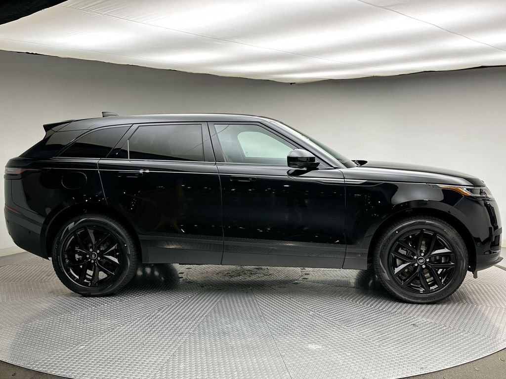 New 2026 Santorini Black Metallic Land Rover S image 4