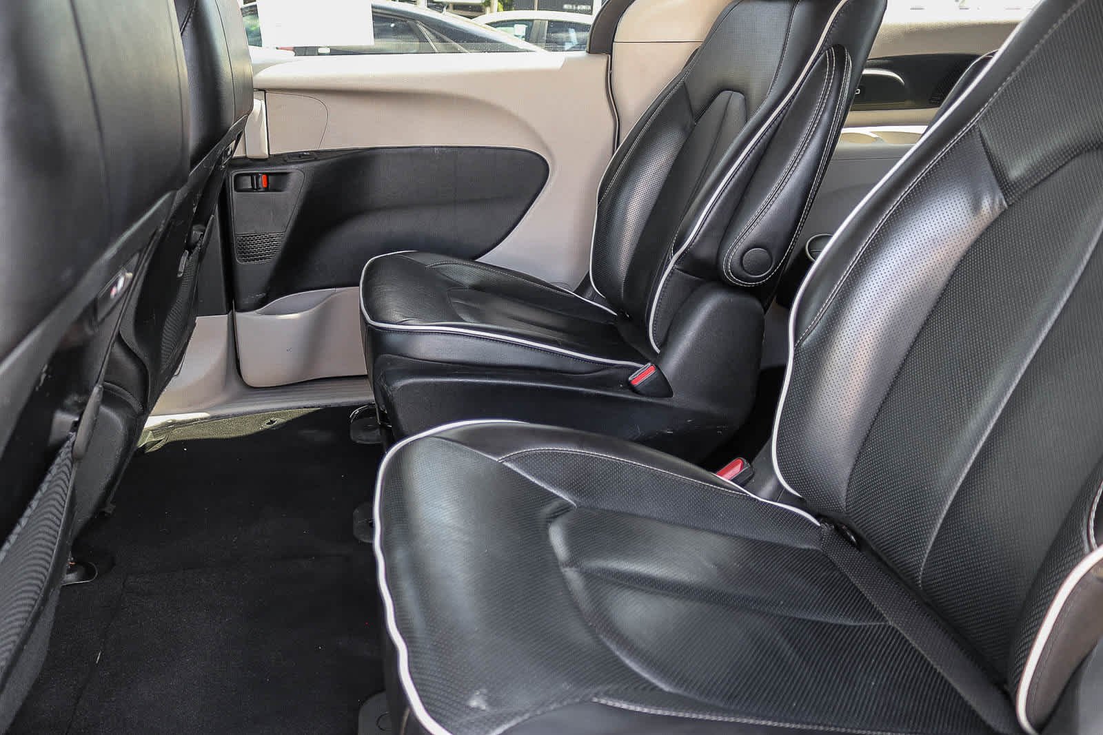 Used 2023 Fathom Blue Pearlcoat Chrysler Hybrid Limited image 17