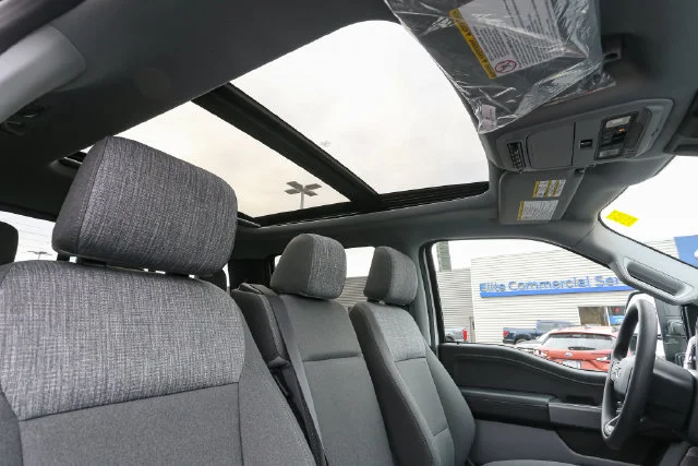 New 2027 Oxford White Ford XLT image 15