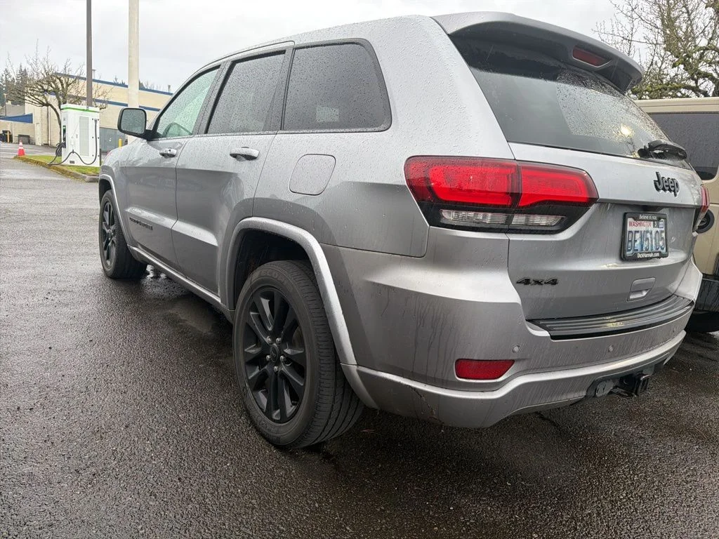 Used 2017 Billet Silver Metallic Clearcoat Jeep Altitude image 6