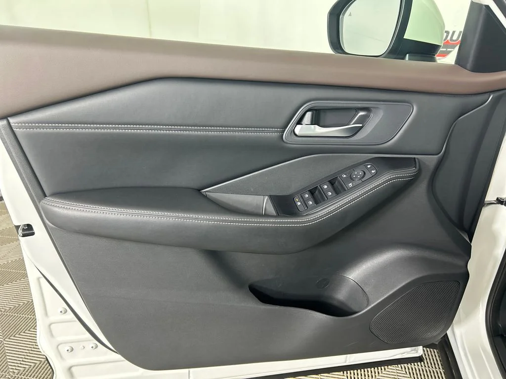 Used 2023 White Nissan SV image 10