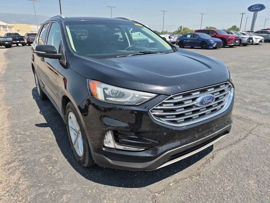 Used 2020 Black Ford SEL image 1