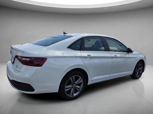 Used 2024 Opal White Pearl Volkswagen SE image 5