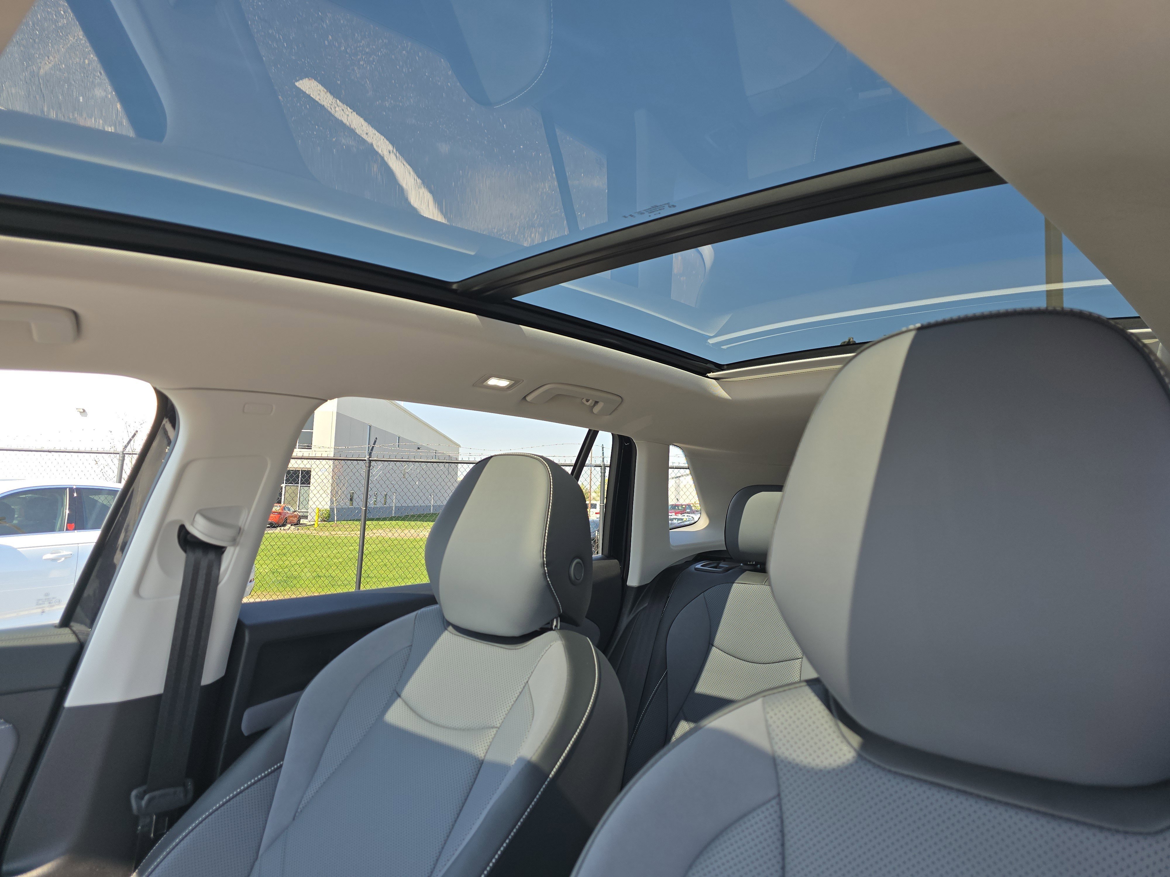 New 2026 Deep Black Pearl Volkswagen SE image 9