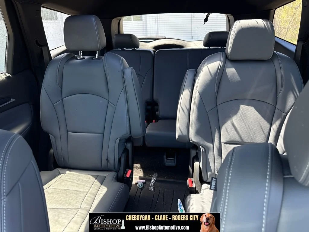 2023 Buick Enclave Essence image 9