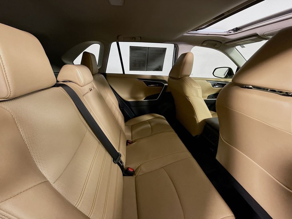 Used 2024 Wind Chill Pearl Toyota Hybrid Limited image 29