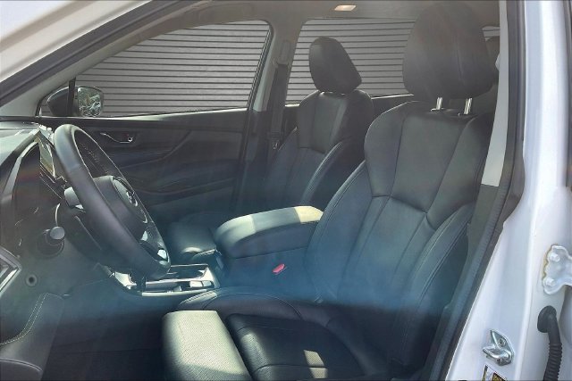 Used 2025 White Subaru Onyx Edition Touring image 23