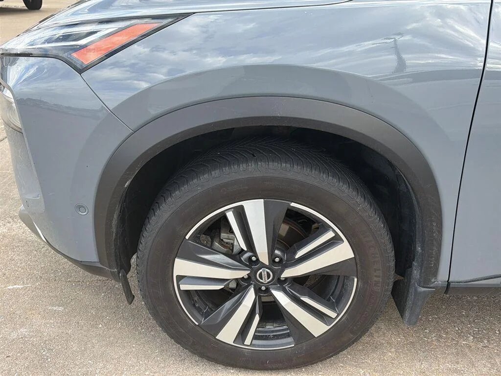 Certified Used 2021 Solid Gray / Black Nissan Platinum image 3