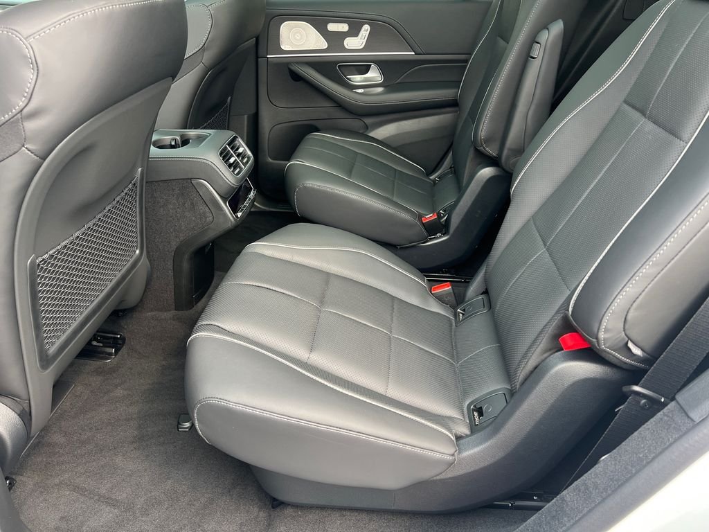 New 2026 MANUFAKTUR Moonlight White Metallic Mercedes-Benz GLS 450 image 26
