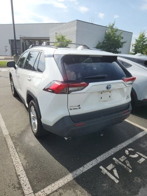 Used 2020 White Toyota XLE image 4