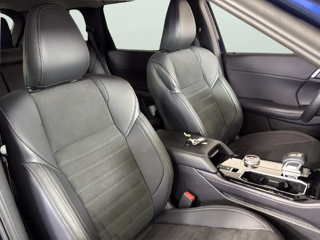 Used 2025  Mitsubishi SE image 40