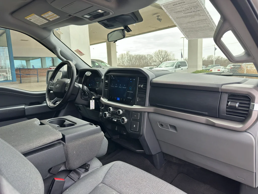 Used 2025 Iconic Silver Metallic Ford XLT image 28