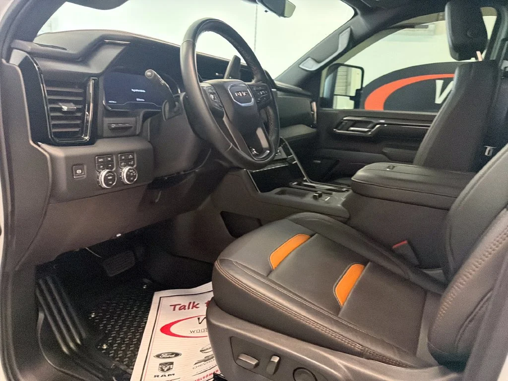 Used 2024 White GMC AT4 image 11