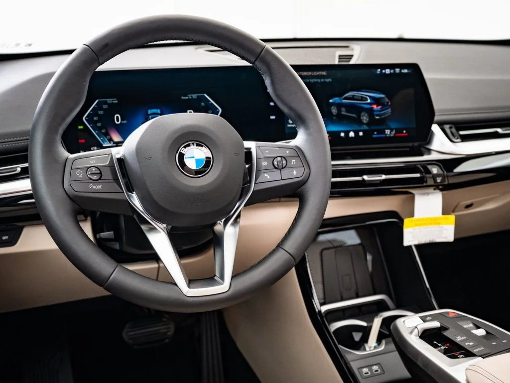 Used 2025 Blue Metallic BMW xDrive28i image 4