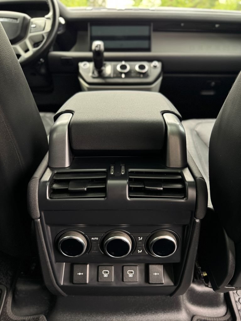 Used 2022 Santorini Black Metallic Land Rover SE image 26