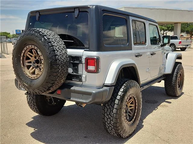 Used 2022 Silver Zynith Clearcoat Jeep Sahara 4x4 image 3