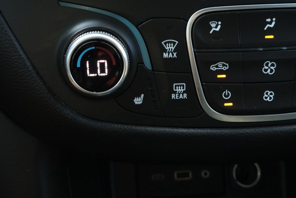 Used 2024 Summit White Chevrolet LT image 24