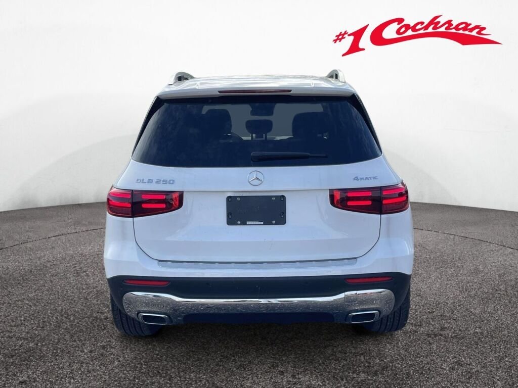 New 2026 Polar White Mercedes-Benz GLB 250 image 8