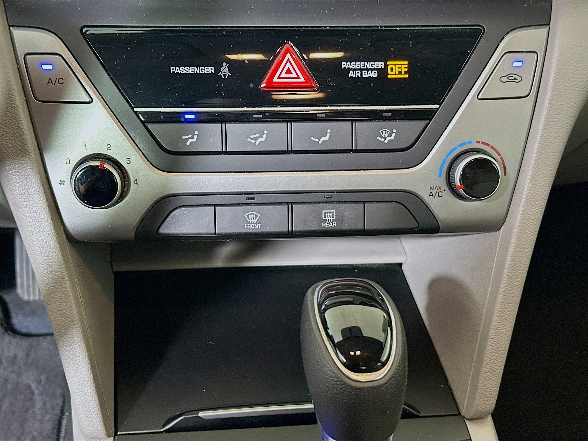 Used 2018 Phantom Black Hyundai SE image 22