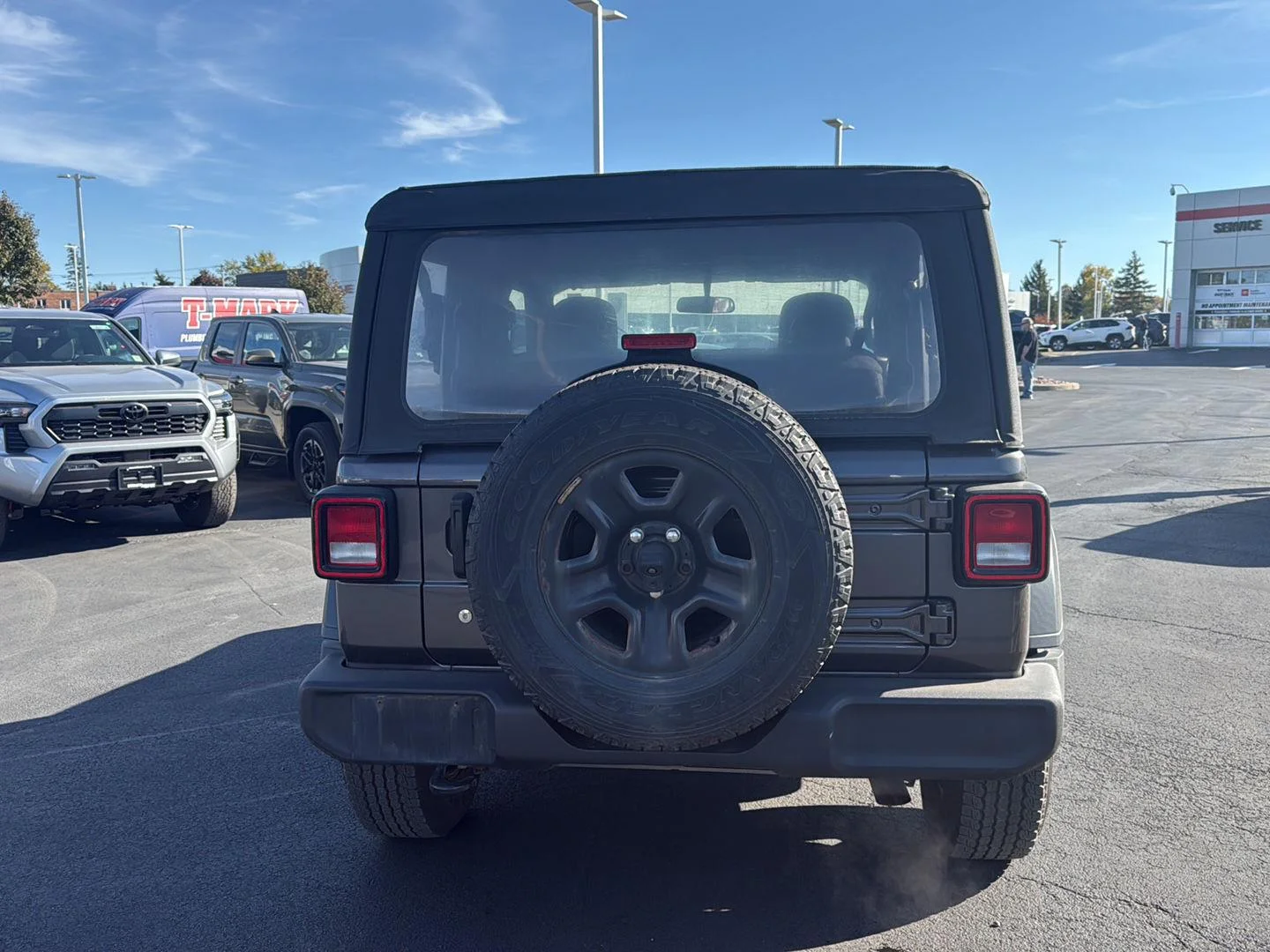 Used 2018 Granite Crystal Metallic Clearcoat Jeep Sport image 4