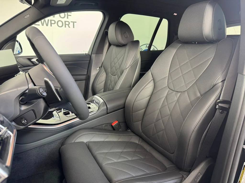 New 2026 Black Sapphire Metallic BMW xDrive40i image 12