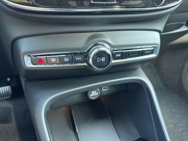 2026 Volvo XC40 Ultra Black Edition - Photo 16