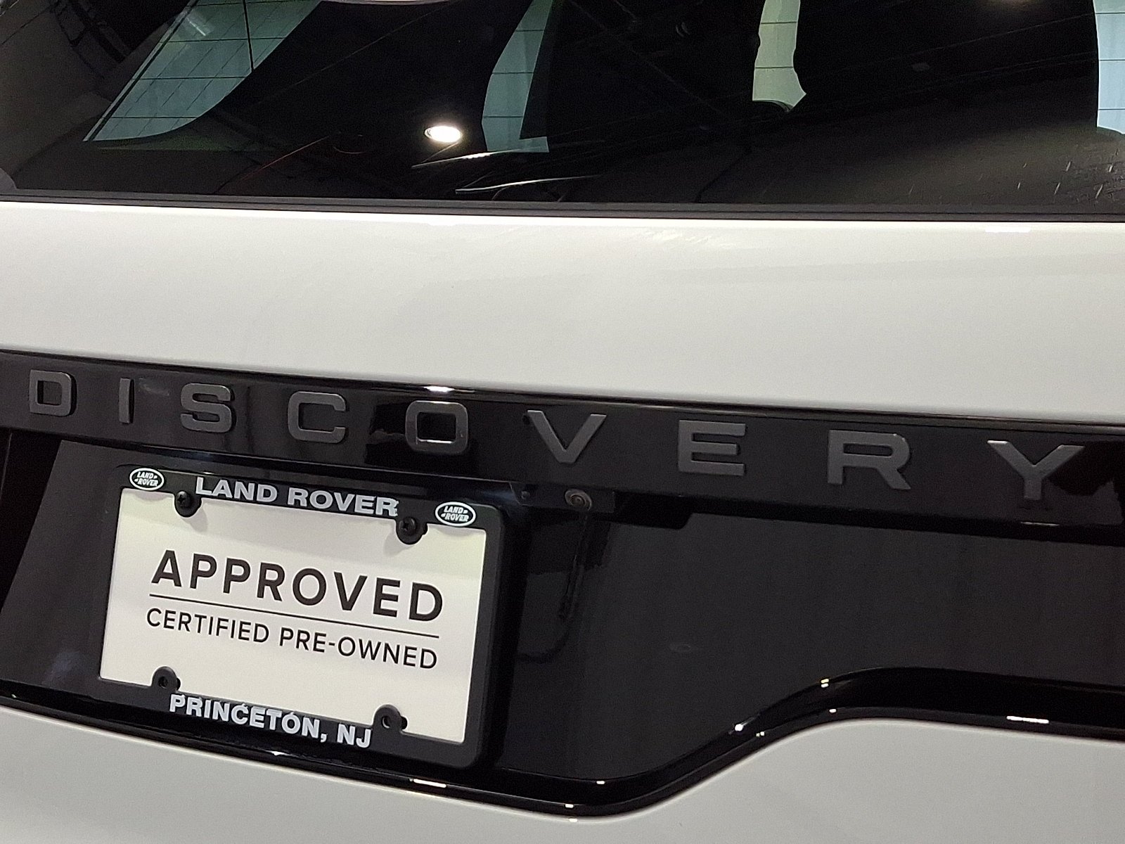 Certified Used 2025 Fuji White Land Rover  image 34