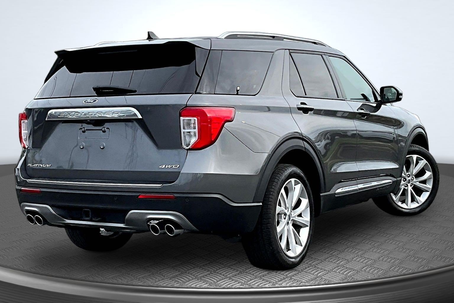 Used 2024 Gray Ford Platinum image 5