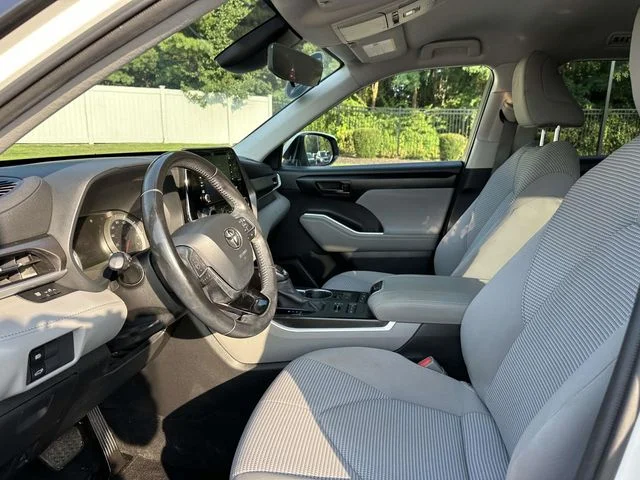 Used 2020 Blizzard Pearl Toyota LE image 16