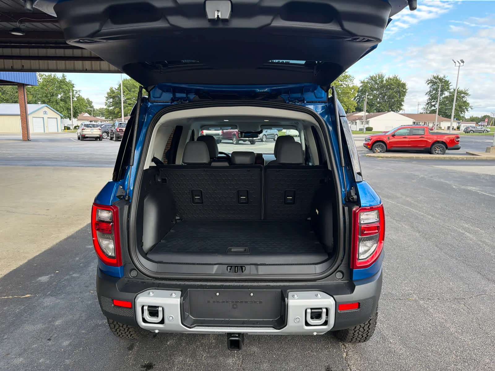 New 2026 Velocity Blue Metallic Ford Badlands® image 9