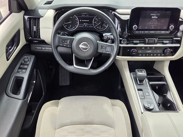 Used 2024 Gray Nissan SV image 7