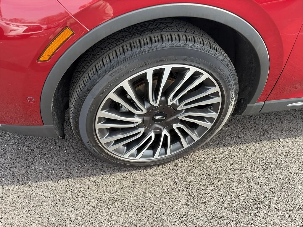 Used 2022 Red Lincoln Reserve image 10