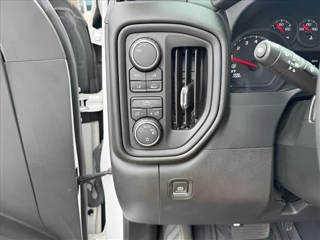 Used 2022 White Chevrolet Custom image 18