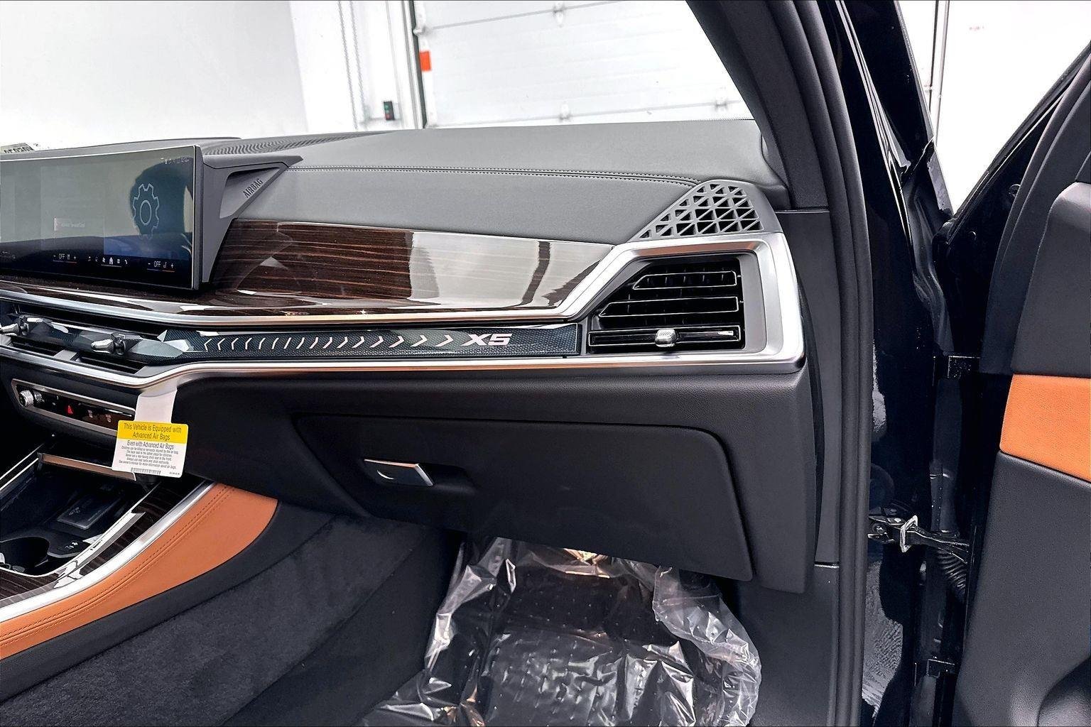 New 2026 Carbon Black Metallic BMW xDrive50e image 33