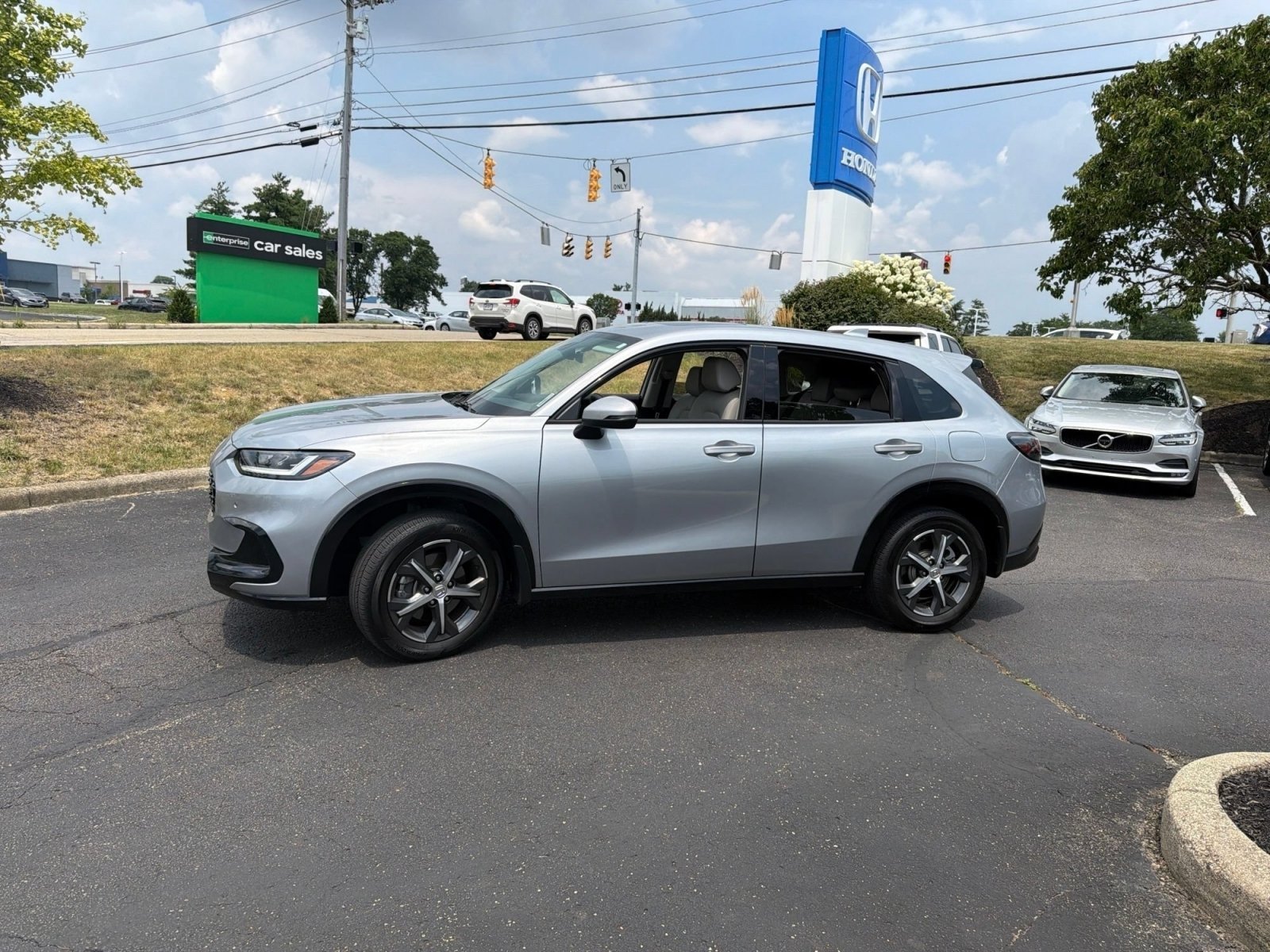 Certified Used 2025 Lunar Silver Metallic Honda EX-L image 11