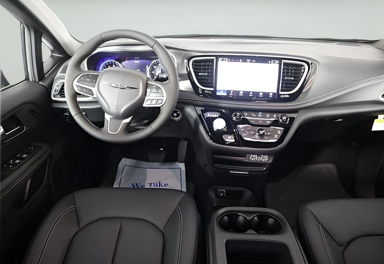 2025 Chrysler Pacifica Select - Photo 7