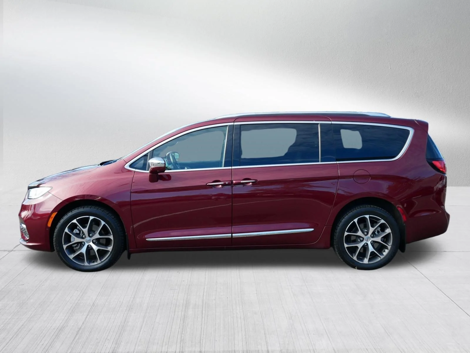 Used 2021 Velvet Red Pearlcoat Chrysler Limited image 4