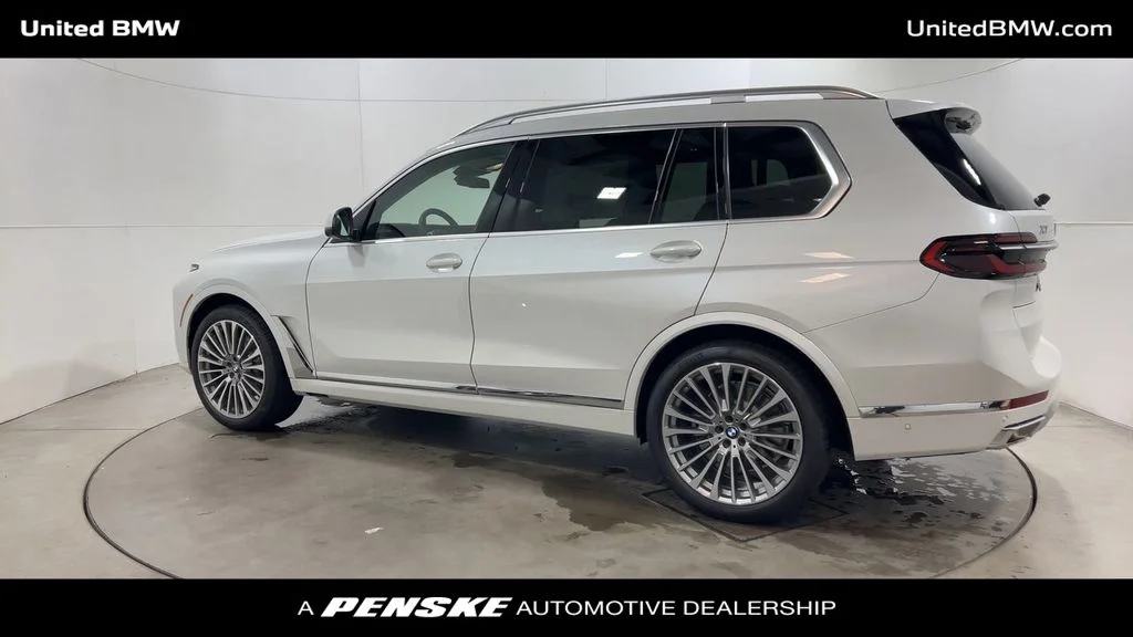 Used 2026 Mineral White Metallic BMW xDrive40i image 6