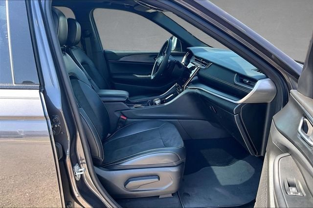 Used 2025 Gray Jeep Altitude X image 5