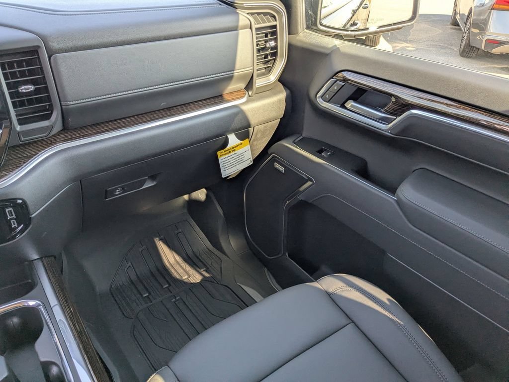 New 2026 Onyx Black GMC Elevation image 17
