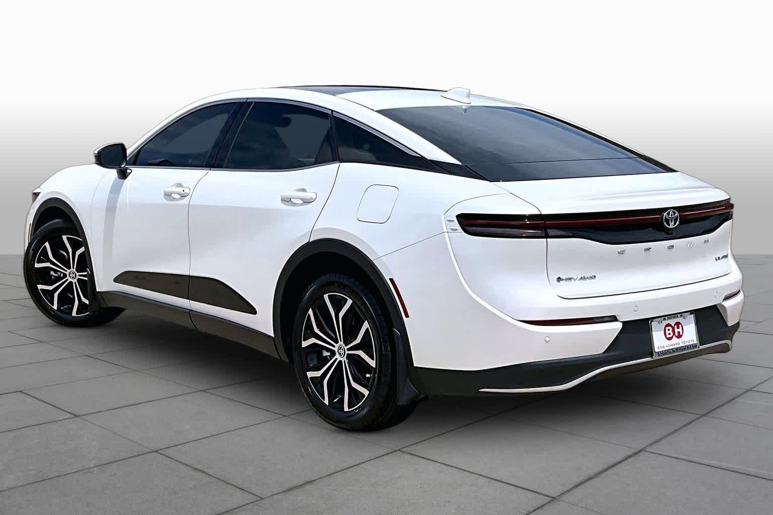 Certified Used 2024 Oxygen White Toyota Limited image 12