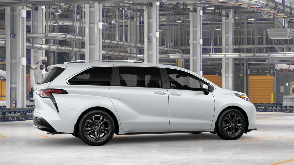 New 2026 Wind Chill Pearl Toyota Platinum image 11