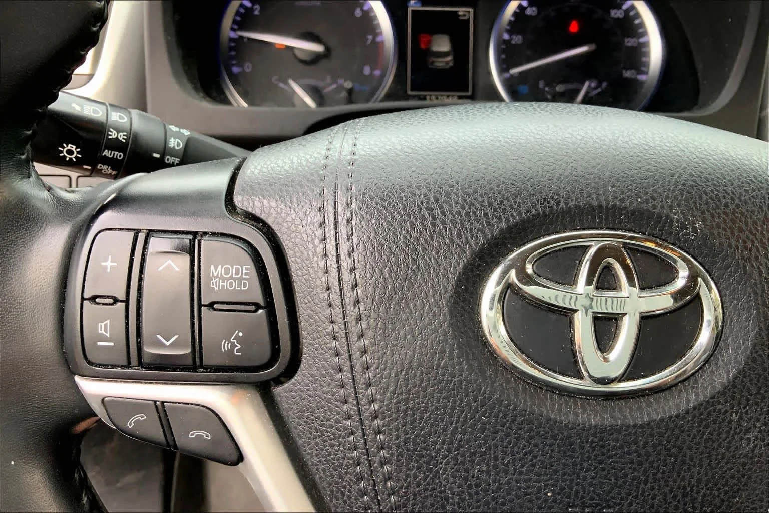 Used 2019 Blizzard Pearl Toyota SE image 24
