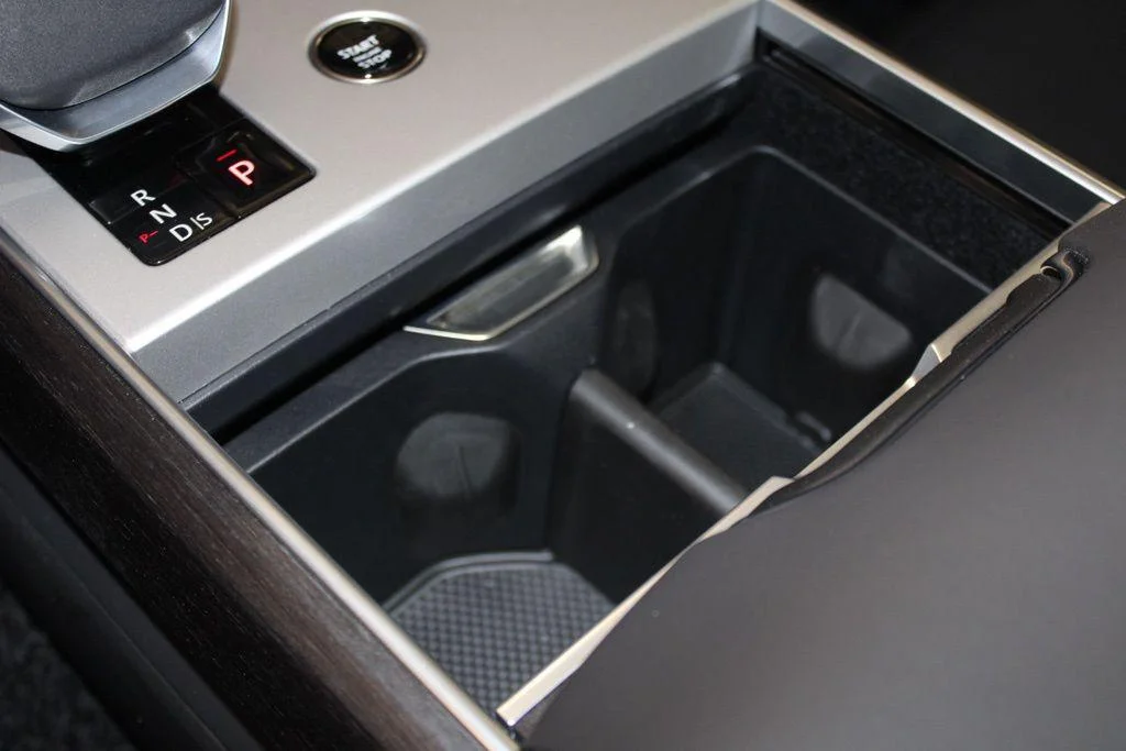 New 2026 Santorini Black Land Rover SE image 35