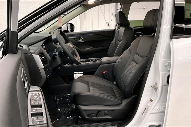New 2026 Everest White Nissan Platinum image 10