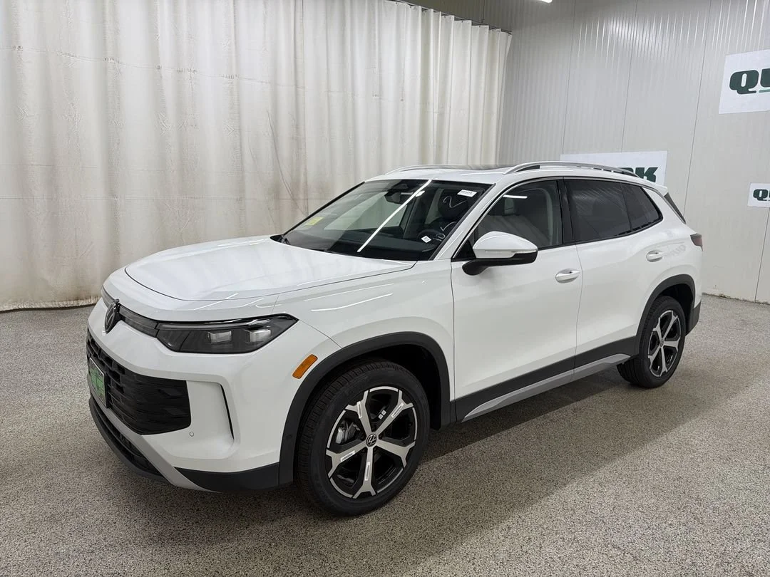New 2026 Pure White Volkswagen SE image 4