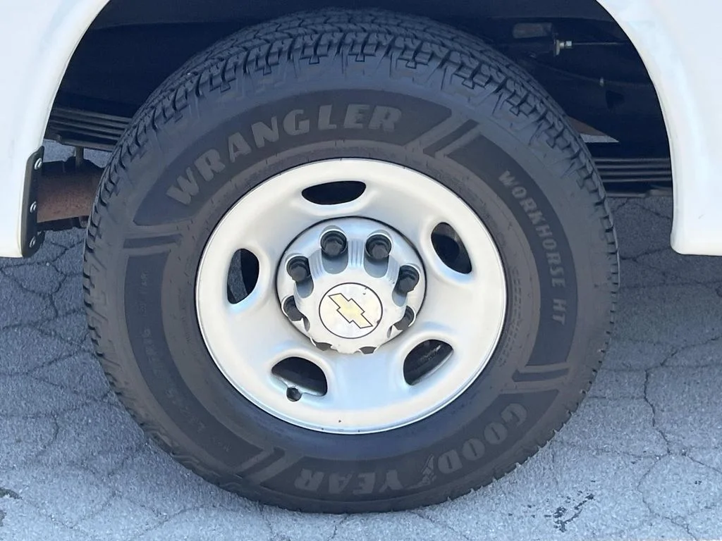 Used 2022 SUMMIT WHITE Chevrolet RWD 3500 Regular Wheelbase WT image 9