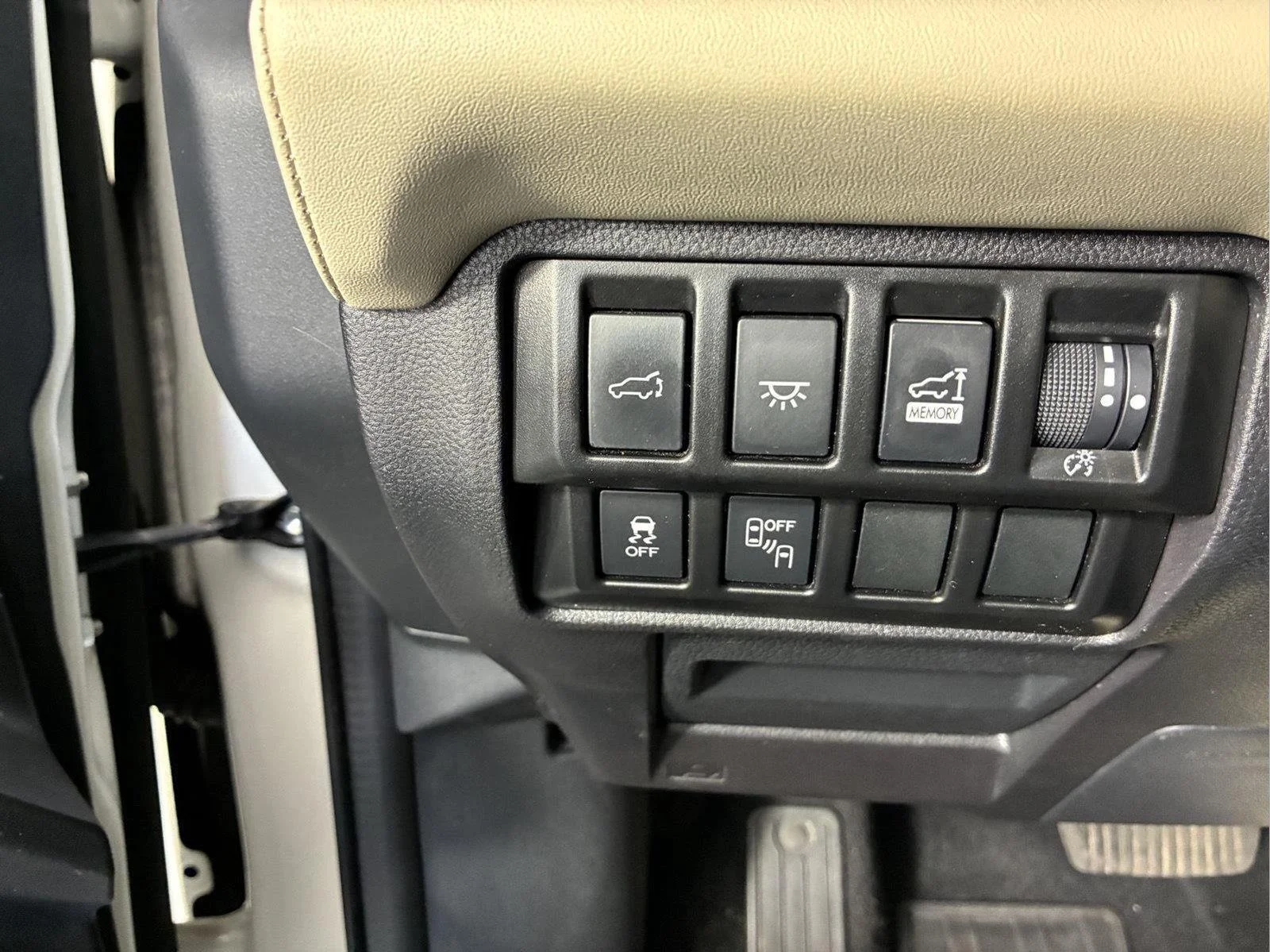 Used 2022 Crystal White Pearl Subaru Touring image 29