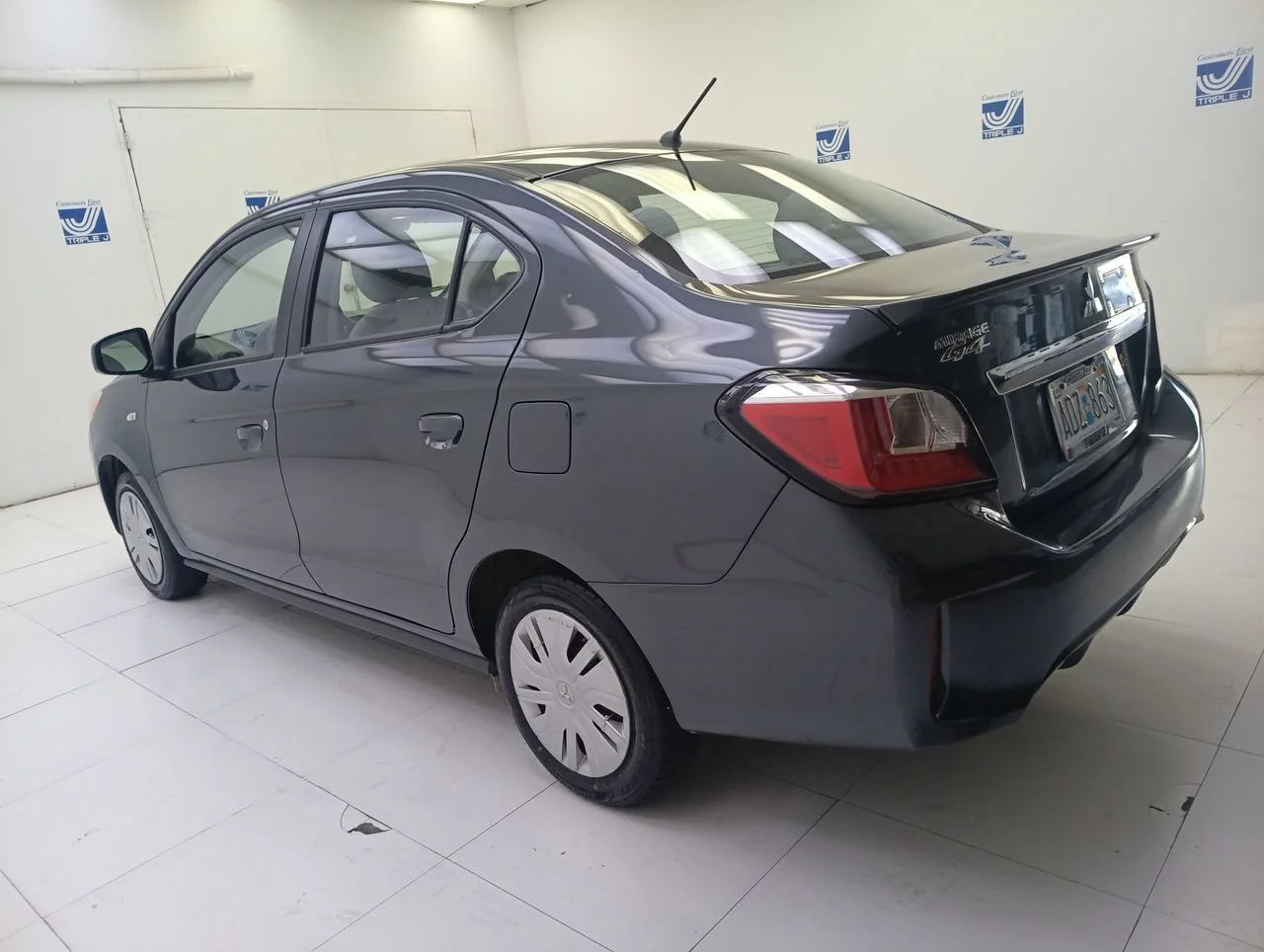 Used 2024 Graphite Gray Mitsubishi ES image 6