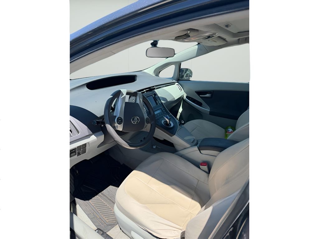 Used 2010 Winter Gray Metallic Toyota III image 6